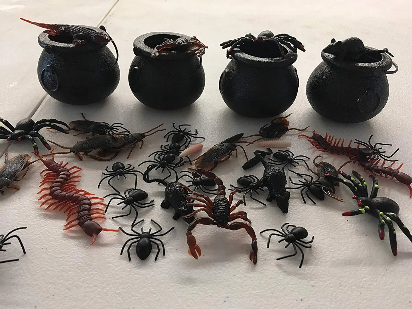 4 Halloween Cauldrons Bath Bombs with Scary Toys Inside