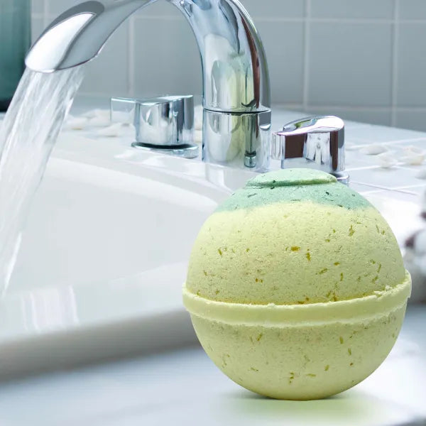 "Bergamot & White Tea" Organic Bath Bomb in kraft box - 5 oz