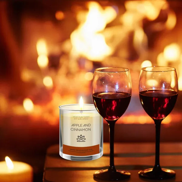 APPLE AND CINNAMON Soy Wax Candle in Glass Jar (10 oz)