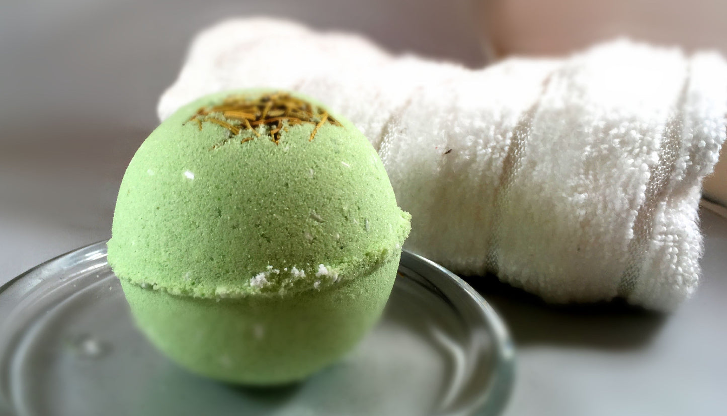 "Cedarwood" Organic Bath Bomb in kraft box - 5 oz